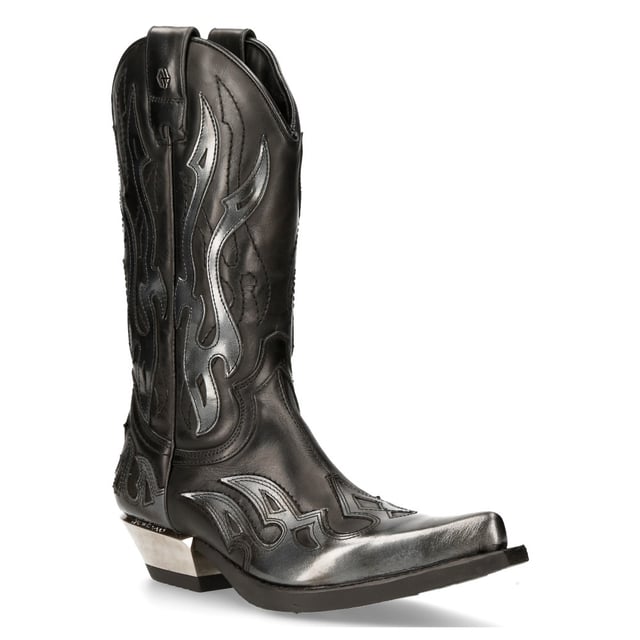 Deze laarzen zijn gemaakt van premium koeienhuid en verschijnen in het klassieke cowboysilhouet voor een stijl die iconisch en modieus is. Dit exemplaar, met een hoge schacht en spitse neus, behoudt de kenmerken die de cowboylaars beroemd hebben gemaakt, maar introduceert ook creatieve wendingen die dit kledingstuk naar een hoger niveau tillen. Deze stijl verschijnt met een metalen motief, te zien aan de introductie van een zilver metallic vlamontwerp en een stalen hak, die beide een eigentijdse flair aan deze klassieke cowboylaars geven. Voor extra comfort heeft New Rock een zachte leren voering aan de binnenkant geïntroduceerd en voor een onderscheidende look heeft de hak verhoogd, wat resulteert in een gedurfd uiterlijk dat dit stuk afrondt. • Hakhoogte - 4 cm • Platformhoogte - 1 cm • Schachthoogte - 25 cm • Buitenmateriaal - Koeienleer