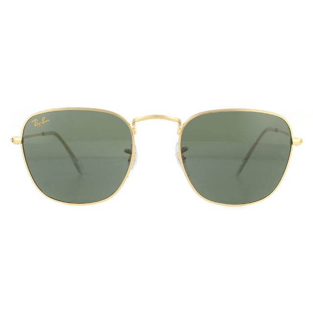Las gafas de sol Ray-Ban Frank Legend RB3857 919631 Gold Green G-15 son un genial estilo retro traído de vuelta de los 90 con este giro a las clásicas gafas de sol redondas. Montura metálica fina combinada con patillas de acetato para un acabado contemporáneo.