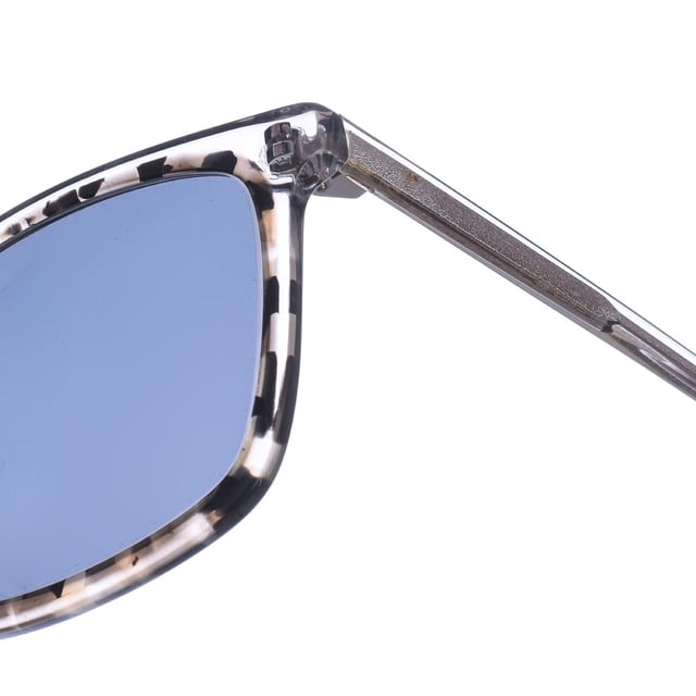 Piquer sunglasses.
 Zen sunglasses with acetate frame.
 Square shape.
 Acetate temples.
 100% UV Protection.
 Includes a neutral fabric cover.
 Measures: Lens height: 50mm
 Lens width: 52 mm.
 Bridge: 16 mm.
 Temples: 145 mm.
 Composition: Acetate
 Care:
Cleaning and maintenance:
 -Clean the glasses with soap and water (neutral).
 - Do not use dirty or abrasive cloths, which may alter the characteristics of the filters.
 - Use only original accessories and spare parts.