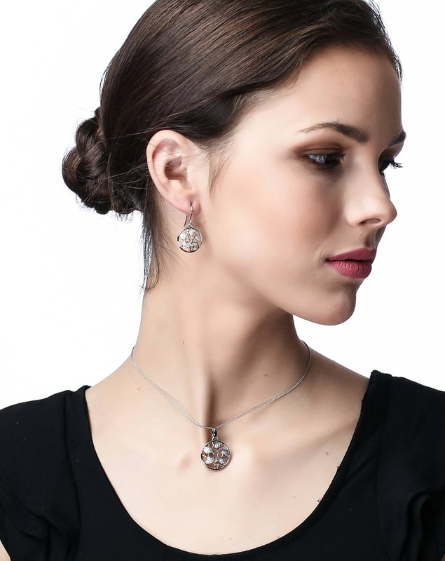 This Orphelia Drop Earrings in Silver/Rose is made of the highest quality allergy free 925 Sterling Silver. The Orphelia 'Oceane' Women's 925 Sterling Silver Drop Earrings - Silver/Rose ZO-7090/1 comes delivered in a beautiful gift box and has a two year warranty - the perfect gift to spoil yourself or a loved one.