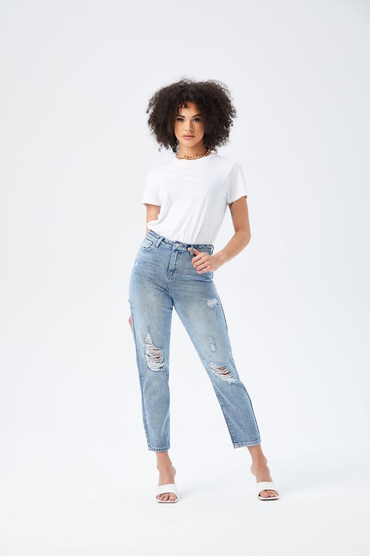Model is 5'9.5 and wears a size 8. Ripped mom jeans are a wardrobe classic and are Lola jeans are a must! Responsibly sourced and part of our sustainable range
