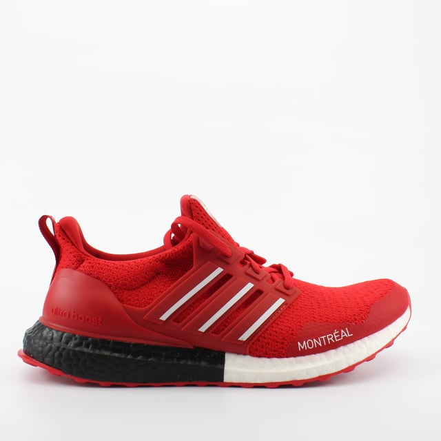 Van een 5K tijdens de lunch tot een lange zaterdagloop, deze adidas Ultraboost DNA Montreal hardloopschoenen passen bij jouw leven en jouw stijl. Ze hebben een stretchy gebreid bovenwerk dat zich aanpast aan de vorm van je voet terwijl je rent, voor comfort en ondersteuning. Responsieve demping houdt je pas energiek.