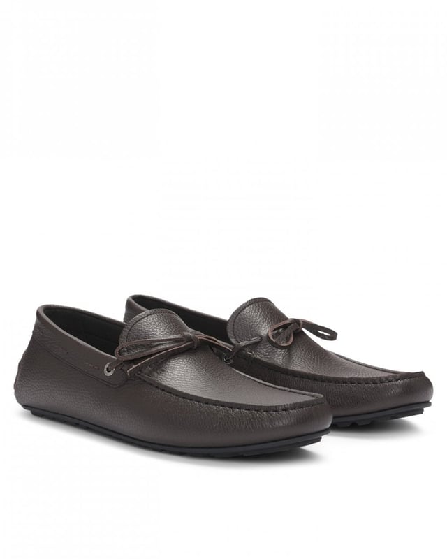 Slip-on moccasins with a durable driver outsole and bow vamp trim by BOSS Menswear. This pair is crafted in leather with a natural grain.

Fastening top: Slip-on
Fully lined
Packaging: Box

Upper material: 100% Cow skin, Lining: 90% Polyamid, 10% Polyurethane, Sole: 100% Thermoplastic polyurethane, Innersole: 90% Polyamid, 10% Polyurethane
50536247
 