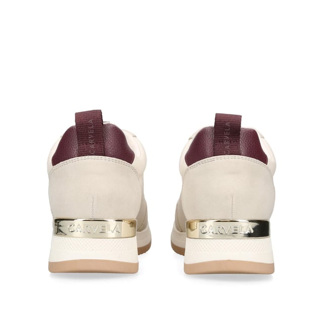 This Carvela Frame Runner trainers is crafted in white with a flat lace up front. There are gold Icon C branding features across the trainer. The sole in pumped in white.