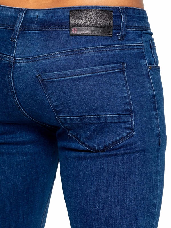 Eto Herren Jeans mit geradem Bein. Ausgestattet mit einem 5-Taschen-Design. Einfach und bequem zu tragen. Markenknöpfe und Nieten. Ideal für Casual oder Arbeitskleidung.