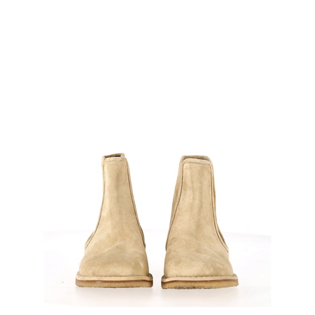 VINTAGE, RRP AS NEW
Indulge in luxurious comfort and style with the Loewe Chelsea Boots in Beige Suede. Impeccably crafted from sumptuous beige suede, these boots embody timeless elegance and sophistication. The iconic Chelsea boot silhouette is enhanced by Loewe's signature attention to detail, offering a perfect balance of classic design and modern sensibility. 

Loewe Chelsea Boots in Beige Suede
Material: Suede
Color: Beige 
Size: EU40
Condition: Very good
Sign of Wear: Light wear throughout
SKU: 365773