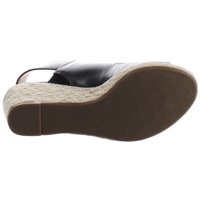 Preciosa sandalia de cuña con parte superior de piel ultrasuave y flexible que se complementa con el precioso envoltorio de yute de la cuña.  Correa de apoyo en el tobillo con ajuste de velcro.   Tulum Brooke se beneficia del soporte elevado de Vionic, diseñado para aliviar la presión en la planta del pie.