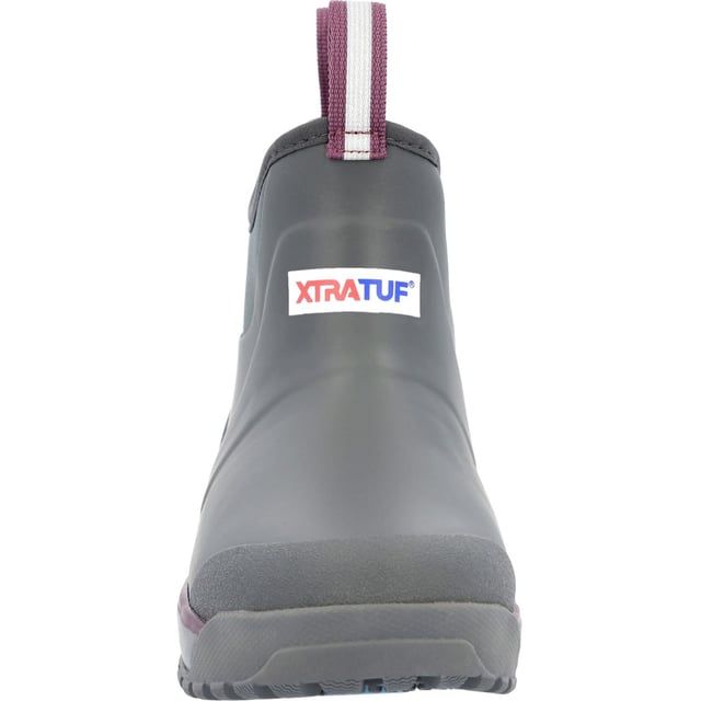 The ADB ICE was designed to work on wet ice while simultaneously being able to transition to other wet surfaces. This new boot features Glacier Trek Pro, our proprietary ice gripping compound paired with an SRC rated slip-resistant rubber.