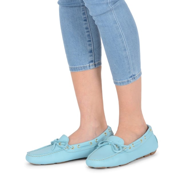 The Dee Elegant Lady Loafer in light blue is the epitome of class. Made in Italy by some of the countries finest craftsmen, this shoe is 100% leather and features a rubber sole and bow detail. Made in Italy 100% Leather 100% Rubber Sole
