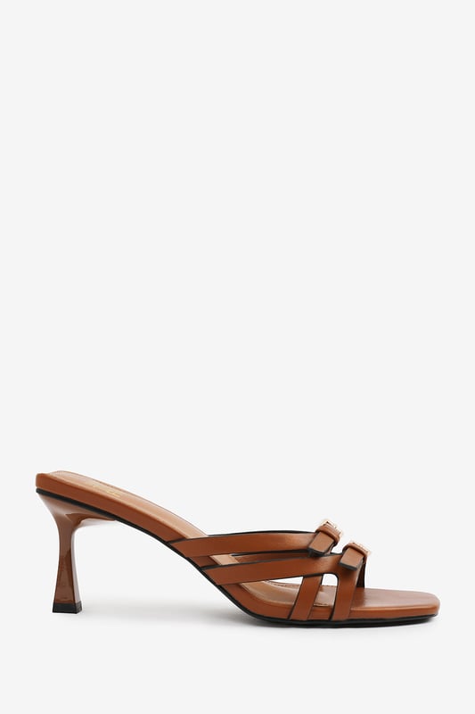 Wheres That From Womens 'Torigh' Cross Over Buckle Details Strap Heel Step up your style with these Torigh Cross Over Buckle Details Strap Heel. Perfect for casual outings or dressy events, these sandals combine modern elegance with lasting comfort, making them a must-have addition to your wardrobe.
Key Features:
Durable Construction: Crafted with high-quality faux leather, these sandals are designed to last. The sturdy heel and durable straps provide reliable support, ensuring they can withstand regular wear without compromising style.
Chic Design: The multi-strap design with subtle metallic accents exudes elegance and sophistication. The square toe and slender heel add a modern, fashion-forward touch that enhances their timeless appeal.
Comfortable Fit: Featuring a padded insole and a balanced heel height, these sandals provide all-day comfort without sacrificing style. The open design ensures breathability and ease of wear, making them perfect for any occasion.
Specifications:
o Material: High-quality faux leather
o Heel Type: Slender heel
o Closure: Slip-on design for convenience
Elevate your footwear collection with these Torigh Cross Over Buckle Details Strap Heel. Combining chic design, durable construction, and superior comfort, they are perfect for making a statement wherever you go!