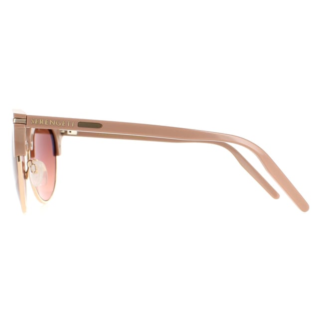 Serengeti Semi Rimless Womens Shiny Rose Gold Polarized Drivers Gradient Brown Lela Lela ist ein stilvoller, halbrandloser Stil aus leichtem Acetat und Metall. Nasenpads aus Silikon und ein doppelter Steg sorgen für ganztägigen Tragekomfort. Die Spectral Control- und Photochromic-Technologie passt sich dem Licht perfekt an und filtert es, während das Serengeti-Logo an den Bügeln für Markenauthentizität sorgt.