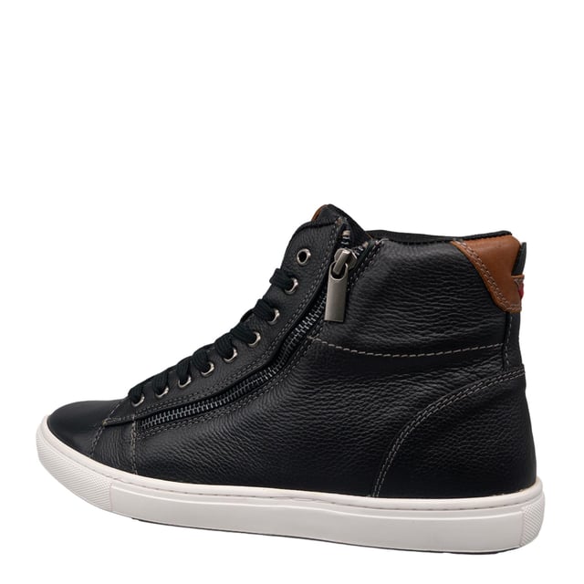 Level up your everyday trainer collection with the Ilford High Top Trainers, featuring soft leather uppers and a classic lace up design. Complete with a zip fastening for a trend-led feel and easy to wear style.