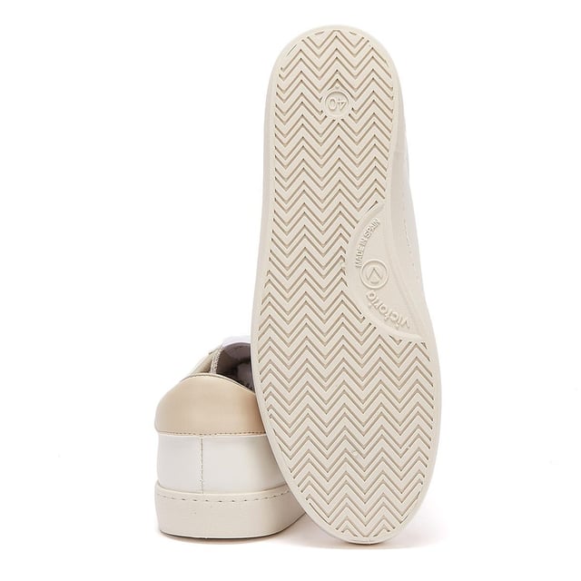 The Berlin Contrast trainer features soft white leather and a suede toe, paired with an off-white sole. Two contrast overlays bring a touch of colour to proceedings. These include the Barcelona brand's classic side V and a timeless heel counter. Complete with a tonal lace-up closure, and tongue branding.