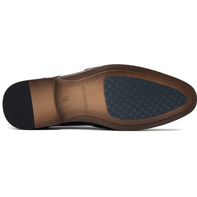 Zapatos marrones para hombre de la marca Soletrader, fabricados en piel y suela de pvc. Presentan detalle brogue y parte superior de piel.