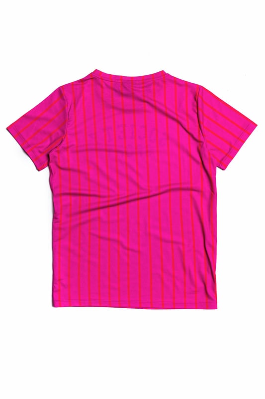 The Society Sport Pink Stripe Kids T-shirt boasts a pink and red colour palette in an all over stripe print. In a standard unisex t-shirt shape with a crew neckline and short sleeves and an 95% polyester and 5% elastane fit. Wear with a black puffer and black jeans for a trending streetwear look.