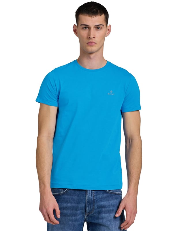 Gant Contrast Logo T-Shirt is a classic crew-neck tee with contrast color logo embroidery on the chest. Feature Short Sleeves and a Crew Neckline. Crafted With 100% Cotton, these Lightweight and breathable Regular Fit T-shirts are Machine Washable.