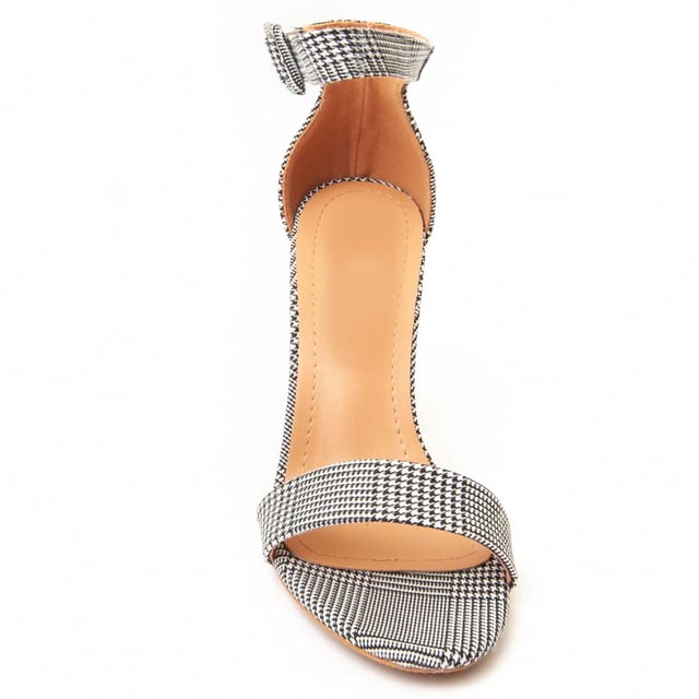 Dames hoge hak sandalen. Comfortabele pasvorm. Gevoerde binnenzool. Antislip zool. Versterkte stiksels. Gemaakt door andere merken voor ons merk. Ongeveer hoogte van de hak: 12 cm.