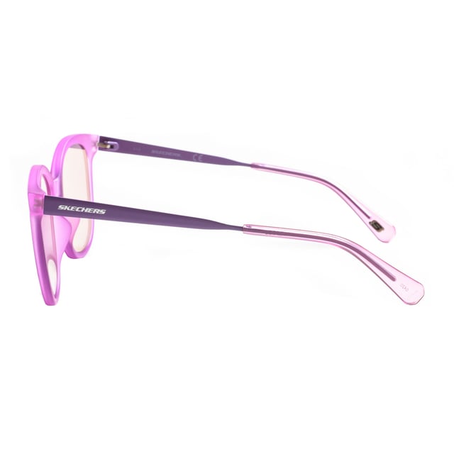 Estas gafas de mujer tienen forma redonda.
El material principal utilizado en la fabricación de estas gafas es el acetato.
Las patillas de estas gafas están fabricadas en metal, incluye logo de Skechers.
100% Protección UV.
Incluye los certificados de autenticidad y garantía.
 Medidas: Alto lente: 46 mm. Ancho lente: 53 mm. Puente: 18 mm. Patillas: 140 mm.
 Composición: Acetato
 Cuidados:
Utiliza un paño de microfibra suave y limpio para limpiar tus gafas de sol. Este tipo de paño no rayará los lentes.
Evita usar productos de limpieza abrasivos, detergentes, alcohol o acetona, ya que pueden dañar los lentes y los tratamientos antirrefleja