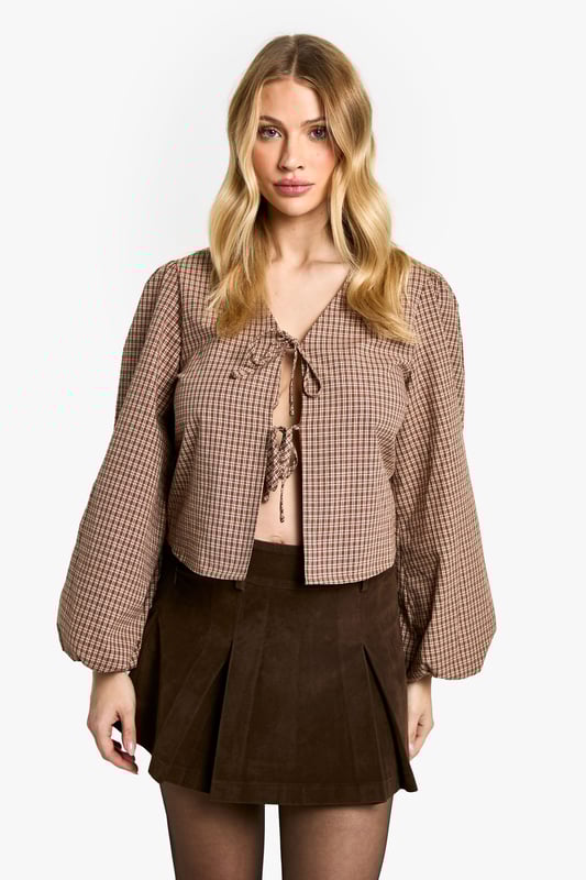 Calling all yummy mummies-to-be: Frumpy maternity outfits are officially a thing of the past! Designed especially to fit your changing shape, take your pregnancy wardrobe to the next level with soft and comfortable (but always bump-flattering of course!) maternity t-shirts, maternity vest tops, and maternity blouses. Keep it casual and team with leggings, or elevate your look with over-the-bump wide leg trousers. Just pair with chunky trainers and you're good to go! Style: BlouseDesign: CheckFabric: PolyesterSleeve Length: Long Sleeve