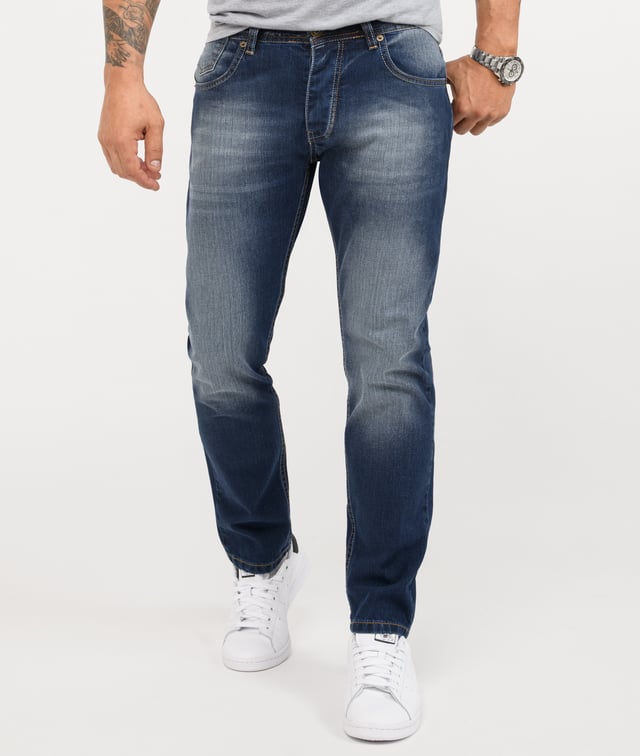 Ein Klassiker für Arbeitsalltag, Freizeit und Urlaub ist die Blue Jeans im Comfort Fit! Viele unserer hell- bis dunkelblauen Herren Jeans gefallen mit coolen Waschungen im Used-Look. Die lässig sitzenden Hosen verfügen über gerade geschnittene Beine, das typische 5-Pocket-Design und ein Rock-Creek Patch. Neben praktischen Bundschlaufen besitzen sie einen Verschluss mit Knöpfen oder Zipper. Unsere Herren Jeans bestehen zu 100% aus Baumwolle oder haben einen hohen BaumwollAnteil. Bei einigen Modellen sorgt ein Stretch-Anteil für die perfekte Passform.