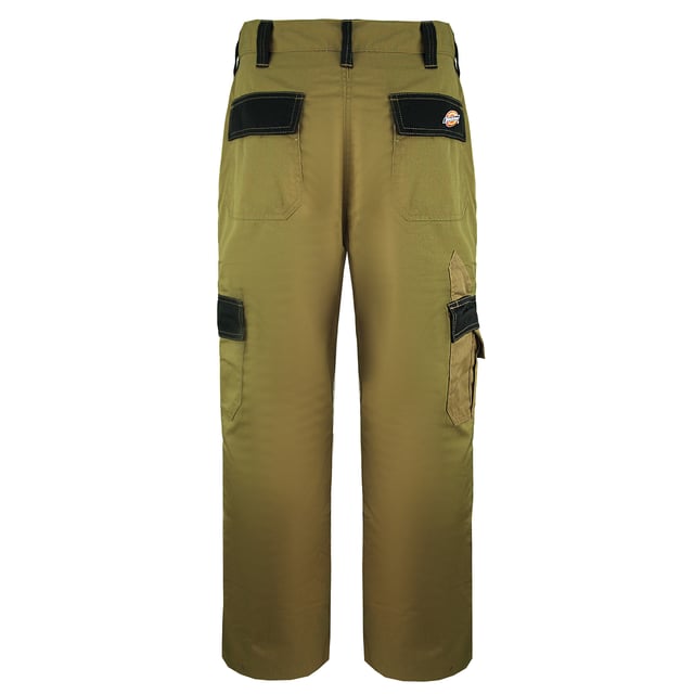 Nuestros pantalones cotidianos son un estilo central de ropa de trabajo Dickies, con múltiples bolsillos para esconder los elementos esenciales de la jornada laboral. Hecho de una cómoda mezcla de Policotton, estos pantalones cuentan con un botón fácil de fijar y bolsillos para insertar las rodillas.