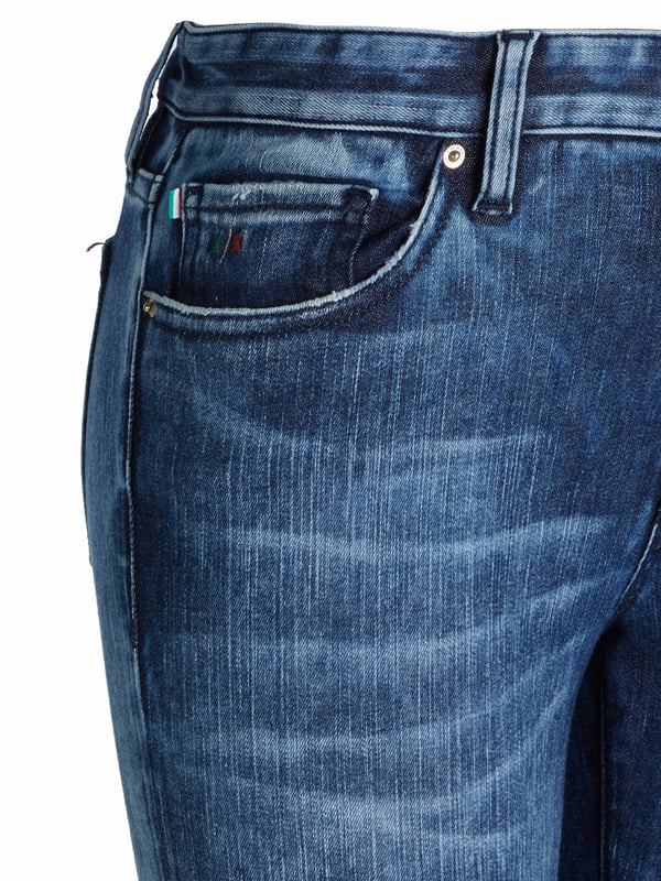 78% algodón, 10% lyocell, 10% elastomultiéster, 2% elastano; Vaqueros Armani Exchange;  Modelo: 6KYJ01Y1ERZ1500;  Mano de obra de alta calidad;  Mezcla de algodón, elástico;  Ajuste súper ajustado;  Cierre: botón, cremallera;  Estilo clásico de "5 bolsillos";  hebillas de cinturon;  Detalles del logotipo de Armani Exchange