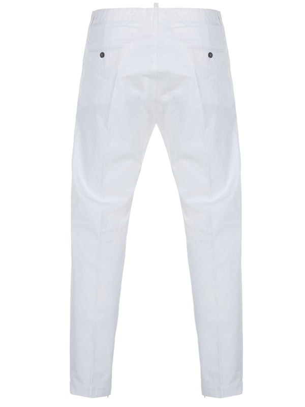 100% algodón; Pantalones Dsquared2 Super Light New Dan;  Modelo: S74KB0645-S41794-100;  Mano de obra de alta calidad;  Dos bolsillos laterales en la parte delantera;  Dos bolsillos abiertos con botones en la parte trasera;  Cierre: tira de botones;  trabillas para cinturón;  cremalleras en el dobladillo;  Detalles del logotipo de Dsquared2