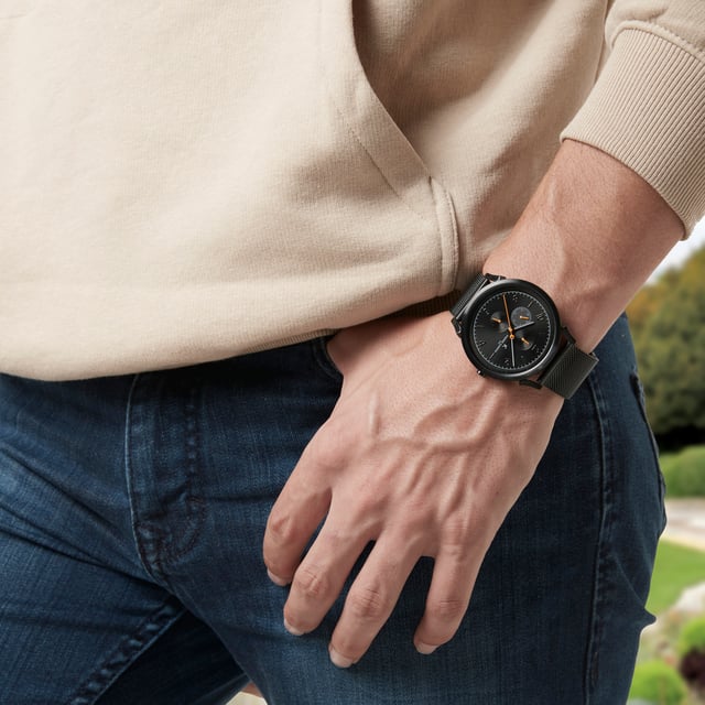 Diese Pierre Cardin Pigalle Nine Multi Zifferblatt Uhr für  Herren ist das perfekte Accessoire zum tragen oder verschenken. Ihr Schwarz 44 mm Rund Gehäuse kombiniert mit dem bequemen Schwarz Armband aus  Edelstahl garantiert, dass Sie diese atemberaubende Uhr kompromisslos genießen werden. Angetrieben von einem hochwertigen Quarz Uhrwerk und wasserdicht bis 3 bars, läuft Ihre Uhr stets weiter. Diese sportliche und trendige Uhr ist ein perfektes Geschenk für Neujahr, Geburtstag, Valentinstag und so weiter. -Diese Multi Zifferblatt Uhr verfügt über eine Kalenderfunktion: Tag - Datum, Leuchtzeiger, 24-Stunden-Anzeige Diese hochwertige Uhr hat ein Schwarz Edelstahl Band ( 21 cm Länge und 21 mm Breite) mit einer Faltschliesse Gehäusedurchmesser: 44 mm,Gehäuse Höhe: 8 mm, Gehäusefarbe: Schwarz Zifferblattfarbe: Schwarz