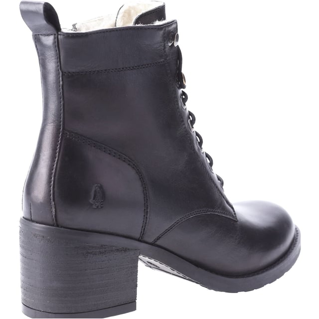 Quality leather with its classic looks and chunky heel the Harriet Boot looks amazing, and thanks to it's soft shearling lining and memory foam interior you'll feel amazing all day long too