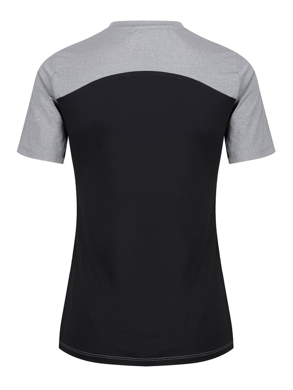 Train in style with this crew neck t-shirt from the LUKE womenswear performance range. Cut from a high performance, recycled fabrication, it is designed with comfort, sustainability and flexibility in mind. The fabric has moisture absorbing properties and elastic fibres for ultimate support when on the move. This piece is complete with the brands iconic rubberised lion head badge at the hem.
