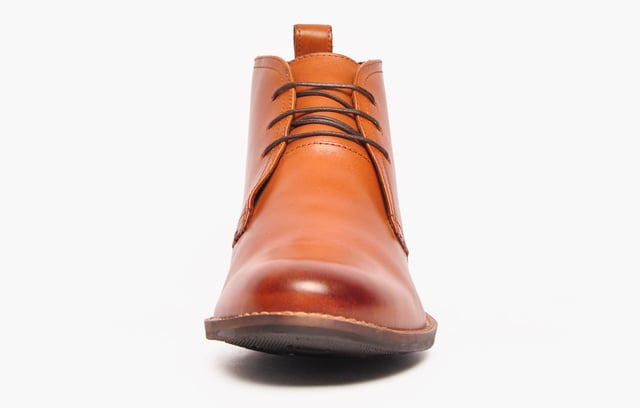 The Farleton leather chukka boot from Catesby England features an extremely cushioned inner sole and are crafted from a high-quality leather upper, effortlessly taking you from day to night with an all-round design that is perfect for formal or casual wear. Featuring a smooth finish, accompanied by a slim durable outsole, making these vintage chukka boots a perfect addition to any footwear collection. 
 - Premium leather upper 
 - Lace up fastening 
 - Comfort insole 
 - Soft leather / textile inner 
 - Durable rubber outsole 
 - Catesby England branding throughout