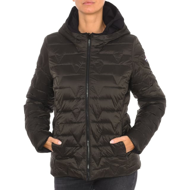 Reversible waterproof jacket Vuarnet.
 High collar with hood.
 Zip closure.
 Two pockets with zipper closure on the sides.
 Two pockets with zipper closure inside.
 Brand insignia on the sleeve.
 Seams seen in tone.
 Composition: 78% Polyamide, 22% Elastane
 Care:
Handwash.
 Do not iron.
 Do not use bleach.
 Do not use dryer.
 Do not dry clean.