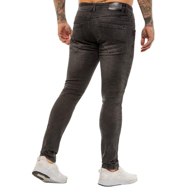 Recién llegados de la prensa, estos jeans hiperelásticos de mezclilla azul son el complemento perfecto para su guardarropa de verano, con un diseño en relieve en los bolsillos traseros y una etiqueta de la marca de la cintura de cuero en la parte posterior. 5 bolsillos de estilo clásico que incluyen un bolsillo para monedas y un botón de mosca para completar el look. Estos jeans muestran 100% de comodidad.