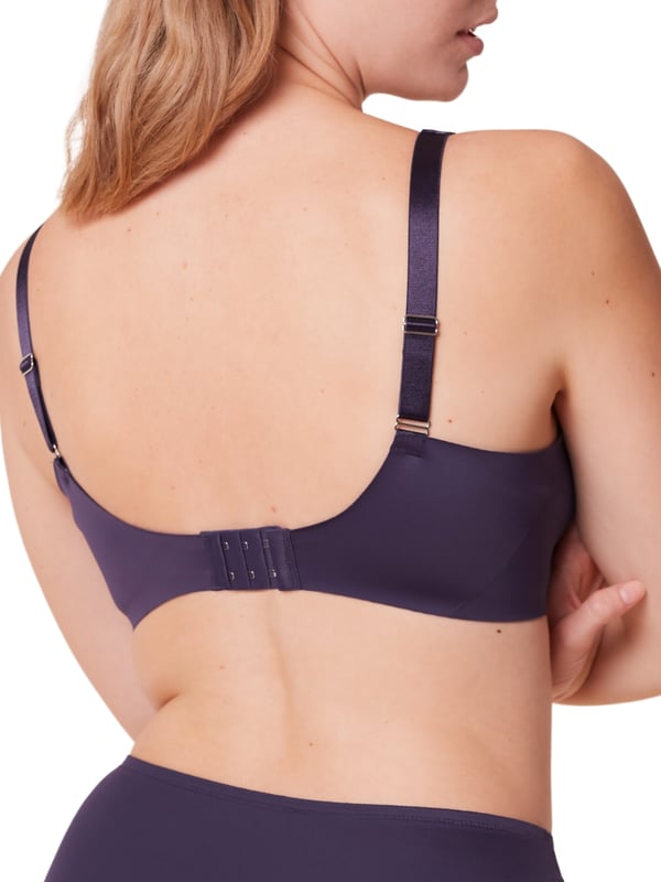 Triumph True Shape Sensation Minimizer Bra. Breathable double lamination with super-soft cup liners. This product is recommended as hand wash only.