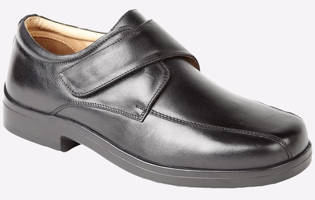 Roamers have innovated the classic black leather shoe, making comfort a priority with their Freeport Extra Wide shoes, boasting features such as a leather lining and sock and padded ankle collar, meaning you never have to sacrifice comfort for style again. 
- Softie Leather Upper 
- Hook and Loop for secure fastening 
- Leather quater lining and sock 
- Padded ankle collar 
- Deep toe box
- Intricate stitching 
- PU Sole 
- 
 - PU Sole