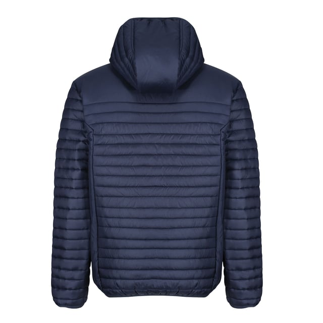 Materiaal: 100% gerecycleerd polyester. Voeringmateriaal: 100% gerecycleerd polyester. Stof: Cireafwerking, Vinyl. 70gsm. Ontwerp: Gewatteerd. Samendrukbaar, Geborduurd Detail, PFC Vrij, Gerecycleerd, Thermo-Guard, Waterafstotend. Halslijn: Kapitein. Mouwtype: Met lange mouwen. Manchet: Stretch Binding. Eigenschappen van de kap: Stretch Binding. Zakken: 2 onderste zakken, ritssluiting. Bevestiging: Volledige ritssluiting. Hem: Stretch Binding.