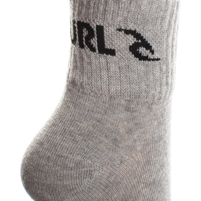 RIP CURL Socken für Herren – Quarter – 3er-Pack Baumwollpaare.

 Verleihen Sie Ihren Tagen Stil und Komfort mit den kurzen (Viertel-)Socken Rip Curl, die für Männer entwickelt wurden, die eine perfekte Kombination aus Funktionalität und Design suchen.

 Dieses Paket enthält drei Paar weiche Baumwollsocken, die jeweils mit den ikonischen Grafikdesigns der Marke verziert sind und die Essenz des Surfens und Abenteuers widerspiegeln.

 Mit einer Länge, die den Knöchel vollständig bedeckt und leicht darüber hinausreicht, bieten diese Socken mehr Halt und Schutz als Knöchelsocken und eignen sich daher perfekt für den täglichen Gebrauch oder sportliche Aktivitäten.

 Das Baumwollgewebe garantiert optimale Atmungsaktivität, während die Verstärkung an den am stärksten beanspruchten Stellen (Ferse und Zehen) für Haltbarkeit und Komfort den ganzen Tag über sorgt.

 Diese RIP CURL-Socken eignen sich ideal zum Kombinieren mit Turnschuhen oder Freizeitschuhen und bieten die perfekte Passform und den perfekten Stil, den Sie für jeden Anlass benötigen.
 Komposition: 64 % Baumwolle, 32 % Polyester, 2 % Polyamide, 2 % Elasthan
 Pflege:
- Maximal bei 30 °C waschen.
 - Verwenden Sie einen Schonwaschgang.
 - Verwenden Sie kein Bleichmittel.
 - Vermeiden Sie den Trockner.