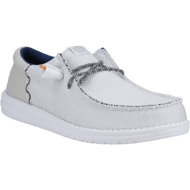 Wally Funk Open Mesh is season-ready. Airy mesh uppers meet easy-fit and support for a warm-weather moc that hangs no matter the temp.
