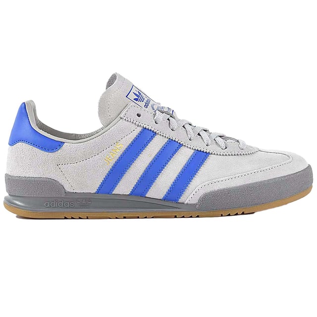 Das ikonische Design der 80er Jahre machte diese Jeans-Turnschuhe zu einem beliebten Kultklassiker. Ausgestattet mit dem ikonischen neuen Look und einem hochwertigen T-Zehe-Overlay, einem Fersenstabilisator, Kunstlederstreifen und einem weichen Wildleder-Obermaterial.