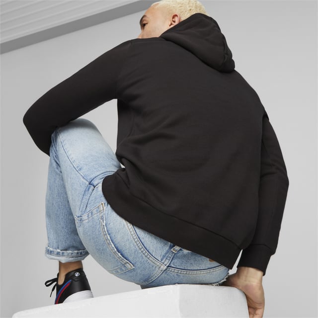 PRODUKTGESCHICHTE: Fügen Sie diesen Fleece-Hoodie zu Ihrer essentiellen BMW M Motorsport-Ausrüstung hinzu und bleiben Sie bereit für die Rennstrecke. Er erscheint in klassischen, saisonalen Farben und feiert die Kraft und Agilität der Marke mit dem BMW M Motorsport-Insignien. EIGENSCHAFTEN & VORTEILE: Hergestellt aus mindestens 20 % recyceltem Material als Schritt in eine bessere Zukunft. DETAILS: Normale Passform; Fleecegefüttertes Jersey; Kapuze mit Kordeln; Lange Ärmel; BMW M Motorsport Branding.