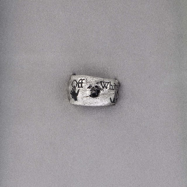 Off White Swimming Logo Ring in silver - black.- Silver-tone ring featuring signature swimming man and Off-White branding.- Presented in branded gift box.- 100% Brass.- Ref: OMOC0420017210