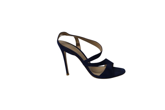 VINTAGE, RRP AS NEW
In a classic shade of royal blue, these sandals from Gianvito Rossi are designed to make you look ultra-stylish! Crafted from suede into an open-toe silhouette, these sandals exhibit crisscross vamp straps and ankle straps with a slip on style. They have been endowed with comfortable leather-lined insoles and elevated on 11 cm stiletto heels.

Gianvito Rossi Strappy Heels in Royal Blue Suede
Condition: very good
Sign of wear: moderate wear on soles and some marks on the insoles
Material: Suede
Size: 39.5
SKU: 129255