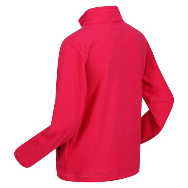 Regatta Great Outdoors Childrens/Kids King II Leichte Fleecejacke mit durchgehendem Reißverschluss (Pink Potion) Der King ist unser leichteres Kinder-Fleece mit Reißverschluss. Er ist schön leicht, superweich und hat eine Anti-Pill-Beschichtung, damit er auch nach längerem Tragen noch frisch aussieht. Eines unserer meistverkauften Kindermodelle ist ein unverzichtbares Kleidungsstück für den Außenbereich, auf das Sie sich verlassen können, um Ihr Kind bequem und warm zu halten, egal ob es auf Bäume klettert, in der Schule läuft oder im Garten spielt. 100% Polyester. Regatta Kids Größen (Brustumfang ca.): 2 Jahre (53-55cm), 3-4 Jahre (55-57cm), 5-6 Jahre (59-61cm), 7-8 Jahre (63-67cm), 9-10 Jahre (69-73cm), 11-12 Jahre (75-79cm), 32" (79-83cm), 34" (83-85cm).