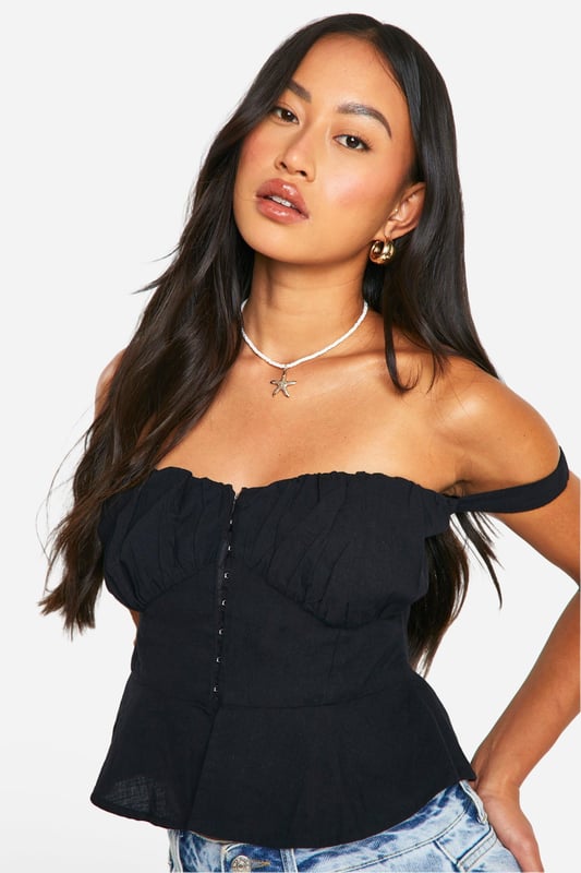 Calling all trend-obsessed: category is... regency vibes. This waist-defining corset top shapes and contours the body, accentuating the bust and creating a snatched silhouette. With strappy tops that'll look fire with that perfect pair of jeans, blouses that'll turn heads in the office, and bustiers that are just waiting to be matched with some hot leather look trousers, it will be love at first scroll when you lay eyes upon our collection of corset tops.
