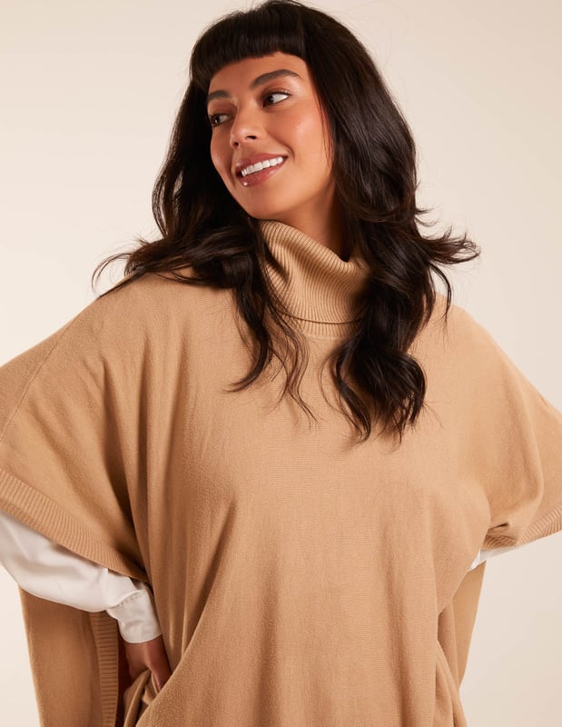Here is a simple and cosy layer to wear this AW, that can be teamed with just about any outfit of your choice! This poncho is not your usual layering piece! Why not try something new this season, and be sure to not regret it!