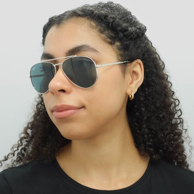 Ray-Ban Aviator Unisex Polished Silver Blue RB3625 New Aviator  Sunglasses are a fusion of classic design and modern innovation. With a nod to the iconic aviator silhouette, these sunglasses feature a sleek metal frame and bold double bridge, delivering a contemporary twist on a beloved style. The updated, slightly squared lenses offer a fresh take on the traditional aviator shape, exuding confidence and sophistication. Crafted with precision and attention to detail, these sunglasses not only make a fashion statement but also provide exceptional UV protection, ensuring both style and eye safety.