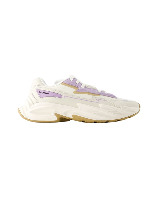 Colours: BEIGE - 0DA CREME. Material: synthetic leather. Sole: rubber. Made in Tunisia. Closure: top laces. Toe shape: pointed. Fit: true to size - Sizing European.