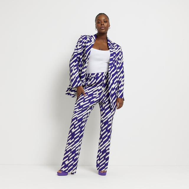 Plus collection, Stripe print, Belt loops, Front pockets, Slim leg, Plus Size Guide