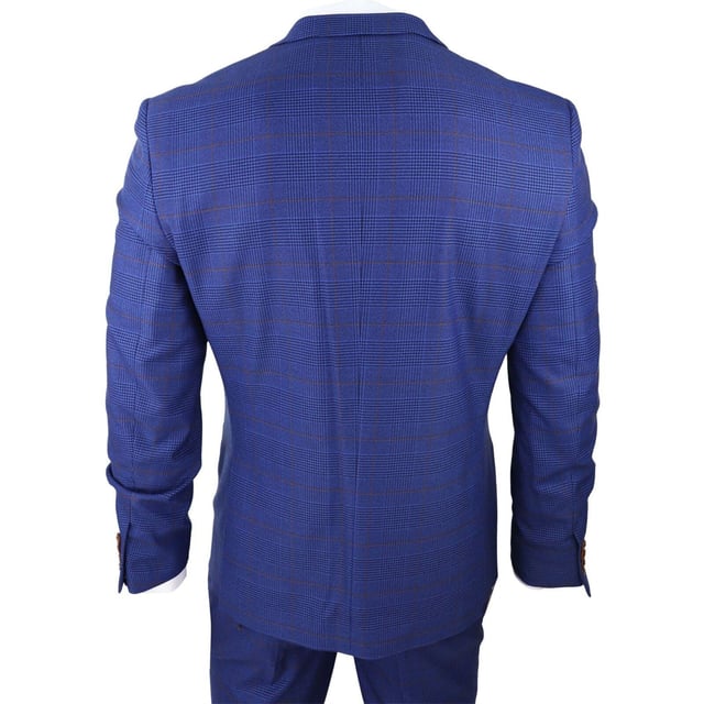 Realza tu estilo con nuestro traje de tres piezas a cuadros azules y marrones para hombre, confeccionado a la perfección para cualquier ocasión. Este conjunto completo incluye un blazer, un chaleco y un pantalón, lo que lo hace ideal para bodas, bailes de graduación, entornos de oficina y fiestas por igual. Este traje, confeccionado con un sofisticado tejido Príncipe de Gales a cuadros azules y marrones, cuenta con un atractivo atemporal con su parte delantera de dos botones y su doble abertura en la espalda. Diseñado por los sastres de Saville Row, ofrece un corte entallado que logra el equilibrio perfecto entre lo ajustado y lo regular. Con su estilo clásico y su impecable confección, este traje irradia confianza y sofisticación. Explora nuestra tienda para encontrar una amplia gama de estilos y colores que se adaptan a tu gusto individual. Puntos destacados del diseño del producto: Tejido Príncipe de Gales clásico a cuadros azules y marrones Ajuste entallado para una silueta elegante Cierre frontal de 2 botones para un aspecto refinado Doble abertura en la espalda para mayor comodidad y estilo Conjunto completo de 3 piezas que incluye blazer, chaleco y pantalones Tallas Talla de chaqueta y pantalón 36R: 36" (pecho) 30" (cintura) 38R: 38" (pecho) 32" (cintura) 40R: 40" (pecho) 34" (cintura) 42R: 42" (pecho) 36" (cintura) 44R: 44" (pecho) 38" (cintura) 46R: 46" (pecho) 40" (cintura) 48R: 48" (pecho) 42" (cintura) 50R: 50" (pecho) 44" (cintura) 52R: 52" (pecho) 46" (cintura) 54R: 54" (pecho) 48" (cintura)