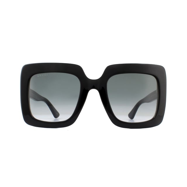 Gucci Zonnebril GG0328S 001 Zwart Grijs Gradiënt zijn een oversized vierkante ontwerp gemaakt van lichtgewicht acetaat. Slanke tempels bevatten het iconische in elkaar grijpende GG-logo in metaal.